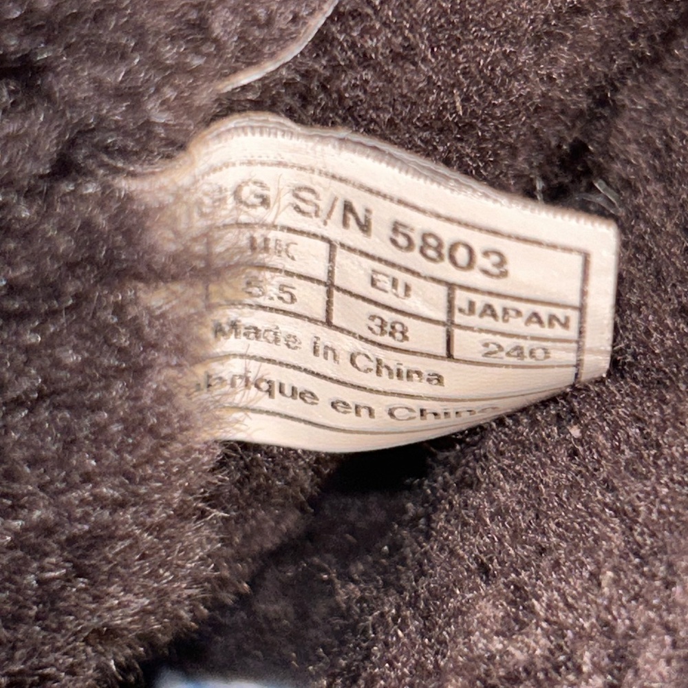 Ugg Classic Button Bailey 5803 Size 7 - image 8